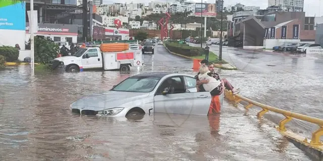 Lluvias dejan dos muertos y cientos de afectados en SLP