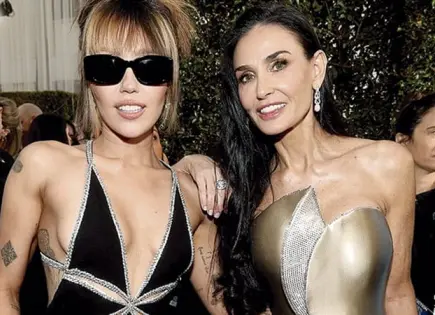 MILEY CYRUS Y DEMI MOORE, AL PASEO DE LA FAMA