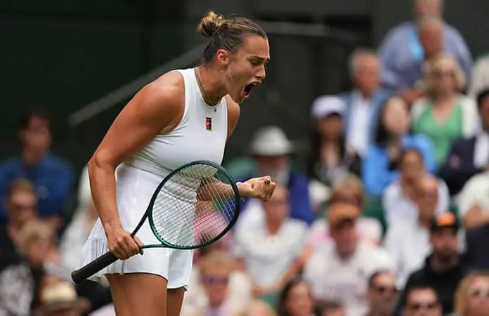 Vence Sabalenka a Marie Bouzkova