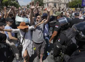Detenidos 79 manifestantes en Serbia por oposición al presidente Vucic