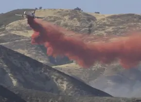 Incendio forestal en California se expande con clima seco y caluroso