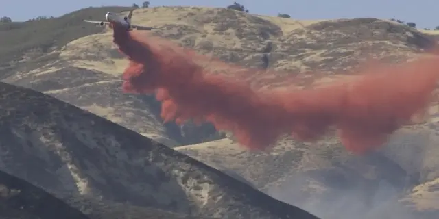 Incendio forestal en California se expande con clima seco y caluroso