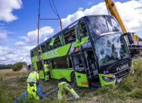 Vuelco de autobús en Alemania deja más de 20 heridos