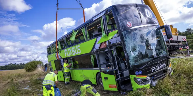 Vuelco de autobús en Alemania deja más de 20 heridos