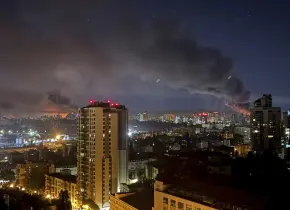 Rusia ataca Kiev con bombardeo de drones y misiles