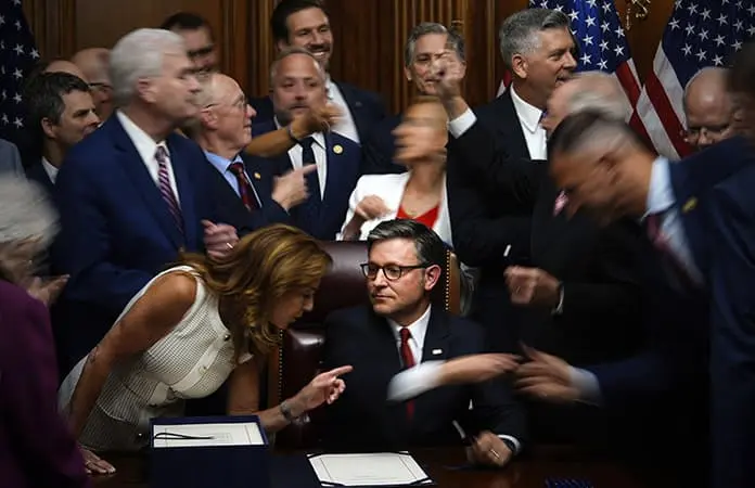 Congreso avala plan fiscal; hoy lo firma Trump