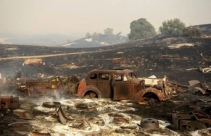Crece incendio forestal en centro de California