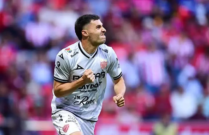 Cruz Azul cierra el fichaje de Paradela