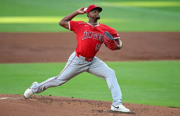 Soriano y Angelinos dominan a Bravos