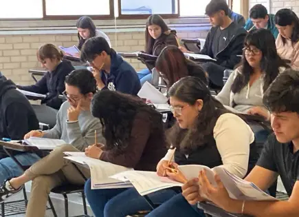 Miles quedan fuera de la UASLP; buscan opciones en escuelas privadas