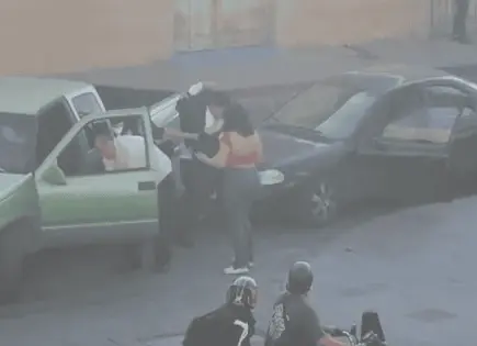 VIDEO | Zafarrancho en el Centro Histórico: pelea paraliza cruce de Independencia y Galeana