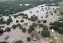 Asiste gobierno a 30 mexicanos tras inundaciones en Texas