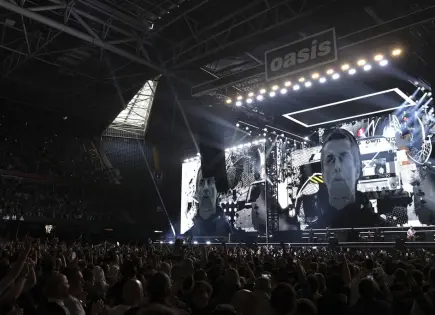 Tecladista de Oasis se sorprende con la mercancía pirata