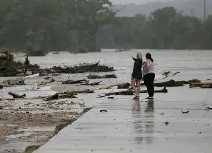 Repentina lluvia en montañas de Texas mata a 24