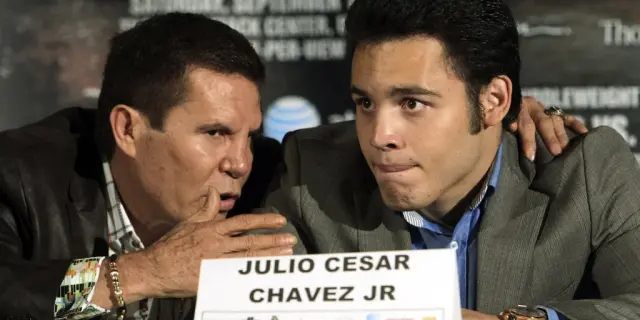 Julio César Chávez defiende a su hijo tras detención en Estados Unidos