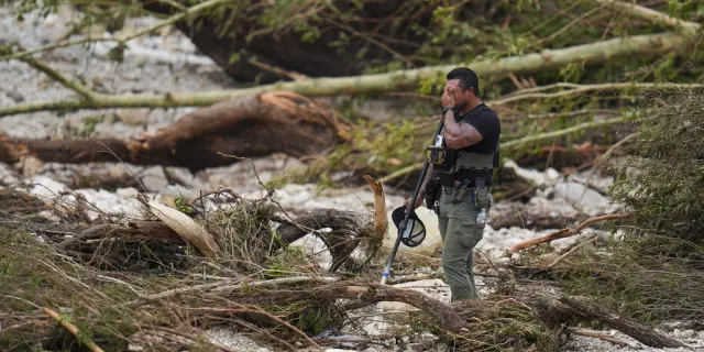 Sube a 15 el número de menores muertos en inundaciones de Texas