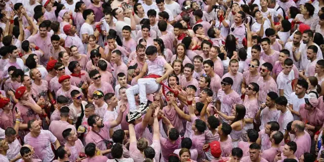 Pamplona atrae a miles de asistentes para los Sanfermines