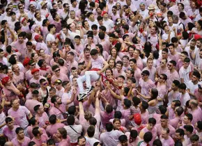 Inicia el Festival de San Fermín en Pamplona con gran entusiasmo
