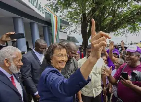 Jennifer Geerlings-Simons se convierte en la primera presidenta de Surinam en medio de crisis económica