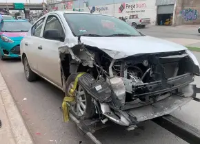 Choques en Av. Gálvez dejan daños materiales