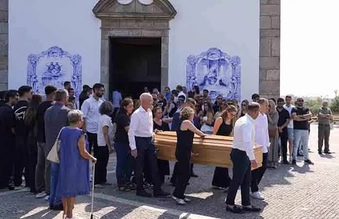 Conmovedor funeral para Jota