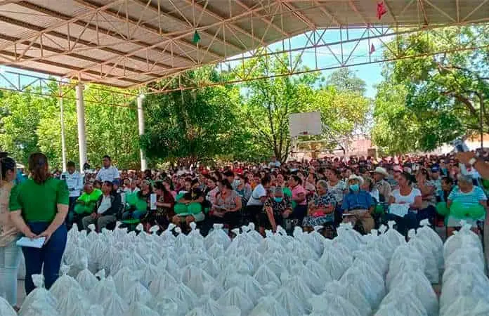 Denuncian doble apoyo de despensas
