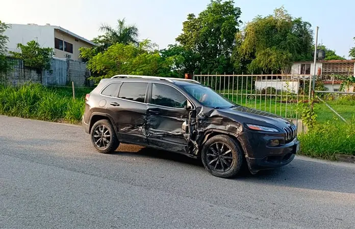 Ebrio conductor provoca accidente