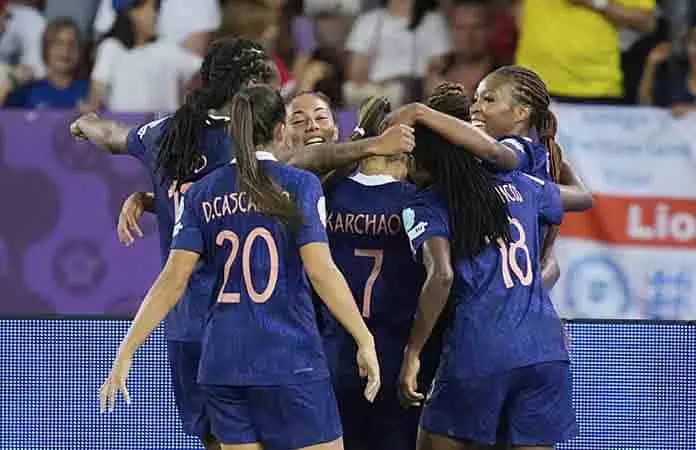 Francia sorprende y vence a Inglaterra