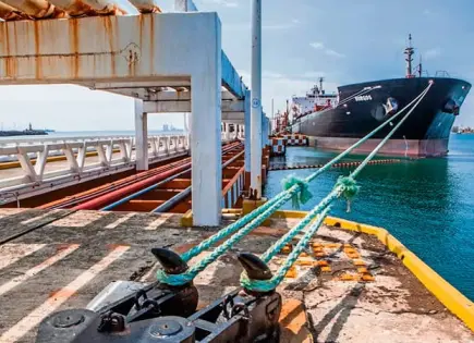 Continúan enviando petrolíferos a Cuba