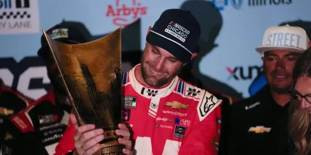 Shane van Gisbergen triunfa en Nascar Cup y Xfinity en Chicago