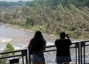 Tragedia en Texas: 27 campistas fallecen por inundaciones en Campamento Mystic