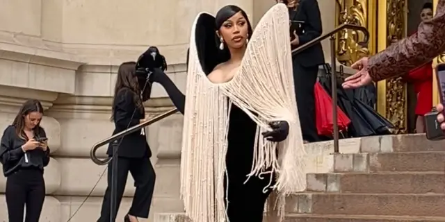 Semana de alta costura en París arranca con Cardi B y un cuervo en Schiaparelli