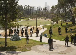 Tropas y agentes federales descienden en vecindario de Los Ángeles con gran población inmigrante