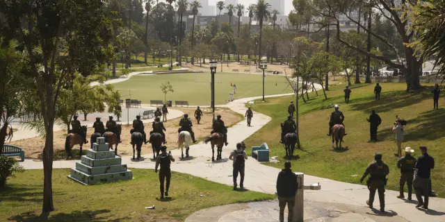 Tropas y agentes federales descienden en vecindario de Los Ángeles con gran población inmigrante