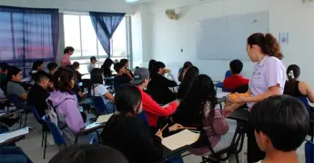 Estudiantes presentan examen de admisión para nivel preparatoria