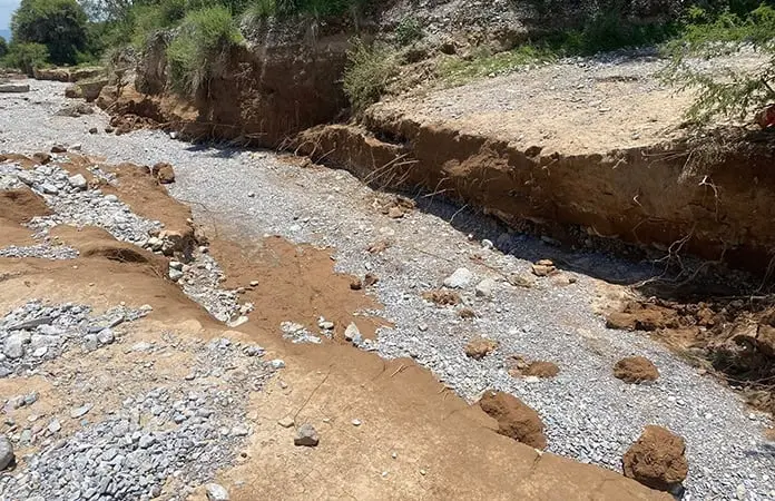 Habitantes de Barbechos quedan incomunicados