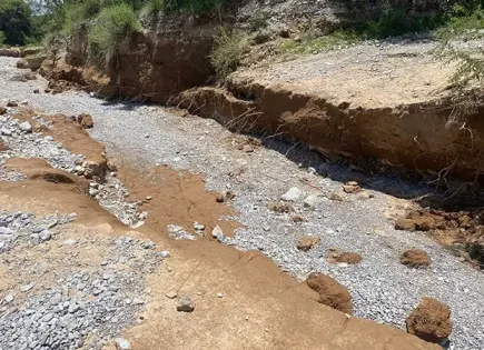Habitantes de Barbechos quedan incomunicados