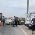 Muere conductor al estrellarse contra un poste