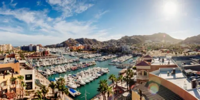 ¡Playas, desierto y mar! Descubre Los Cabos rentando un auto