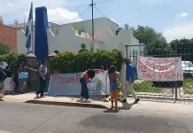 Exigen liberación de egresado de la UASLP en consulado de El Salvador