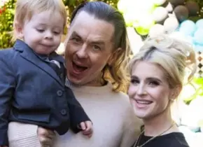 Kelly Osbourne se compromete con Sid Wilson en concierto de despedida de Ozzy Osbourne