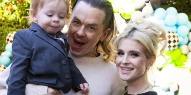 Kelly Osbourne se compromete con Sid Wilson en concierto de despedida de Ozzy Osbourne