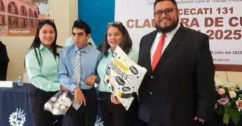 Alumnos con discapacidad concluyen la preparatoria