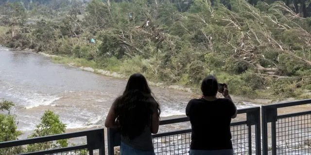 Aumenta a 104 el número de muertos por inundaciones en Texas