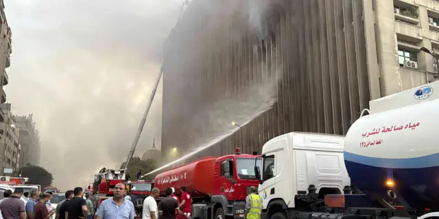 Incendio en empresa de telecomunicaciones en El Cairo deja 14 heridos