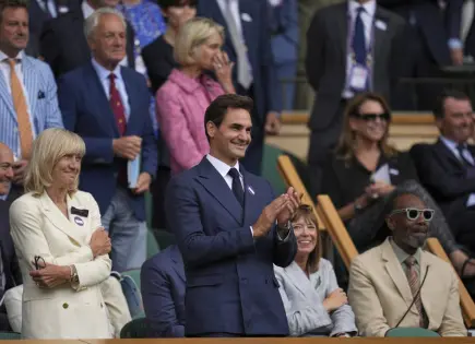 Roger Federer presencia victoria de Djokovic en Wimbledon