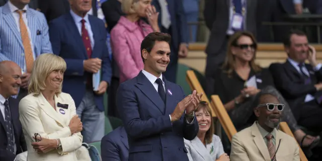 Roger Federer presencia victoria de Djokovic en Wimbledon