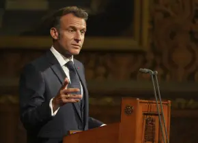 Emmanuel Macron insta a Reino Unido a mantenerse cerca de Europa