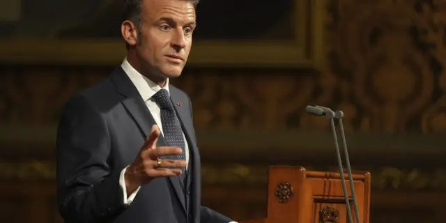 Emmanuel Macron insta a Reino Unido a mantenerse cerca de Europa