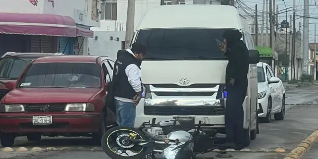 Embisten a motociclistas en avenida San Pedro